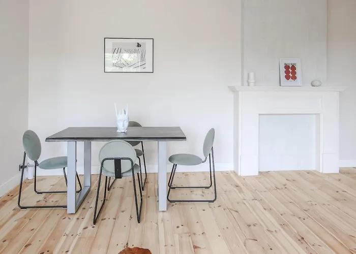 Modern Apartment In City Center!