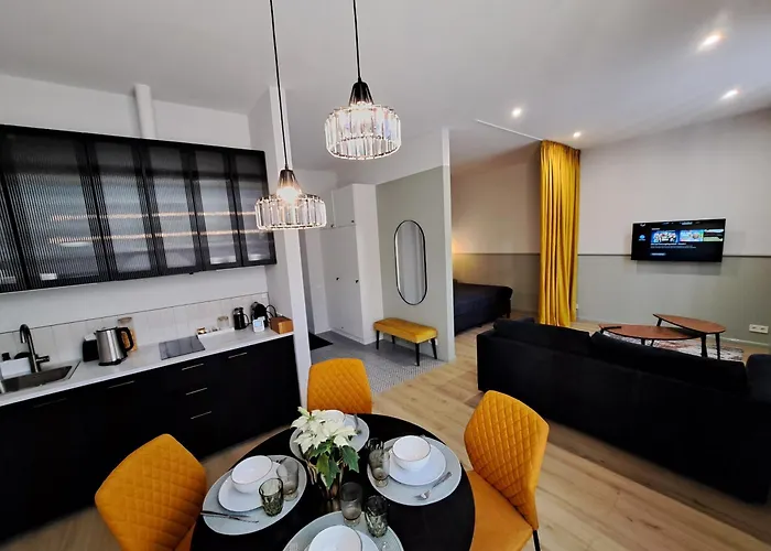 Golden Palms Apartment In The City Centre
