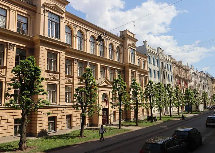 Spacious 3 Room Apartment In Art Nouveau District