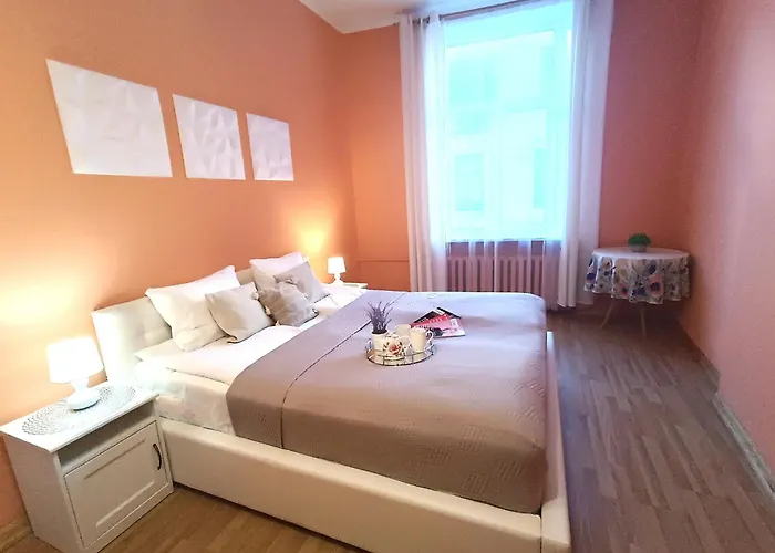 Spacious Old Town Family Peachy 2 Bedrooms Apartment, Nearby The Riga Presidential Castle