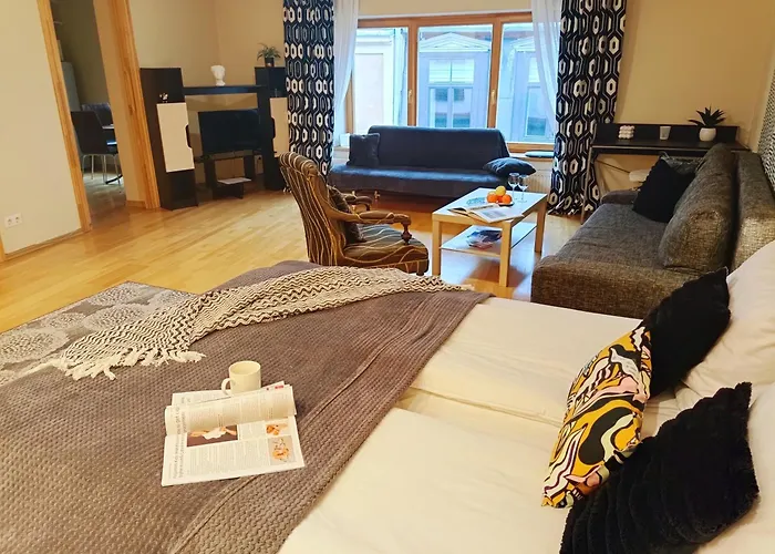 Elegant Old Town Toffee Bliss Apartment, Self Check-In, Steps From Bus Station