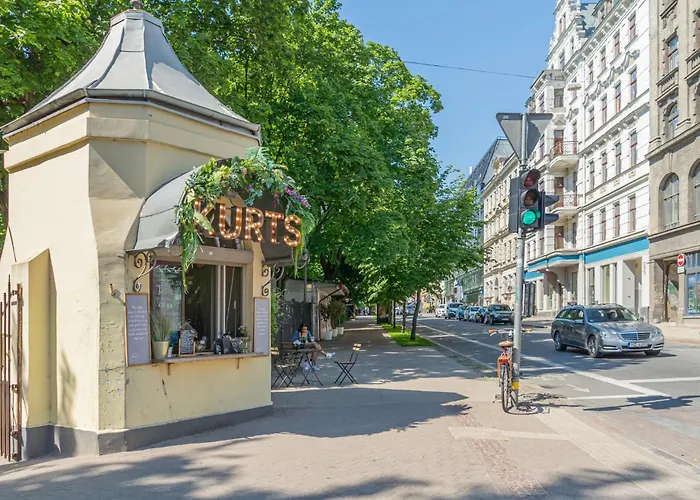 Prestigious Former Library Apartment - Perfect Location