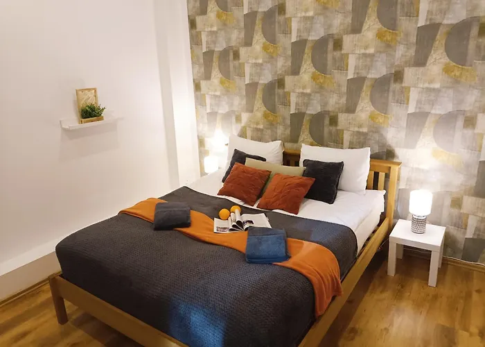 City Center Two Room Apartment With One Bedroom, Up To 5 Guests, Self Check-In, Free Parking
