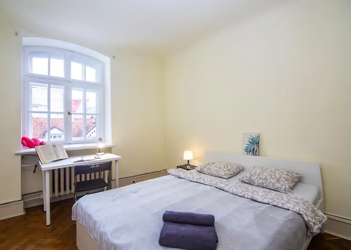 Sunny Central Flat