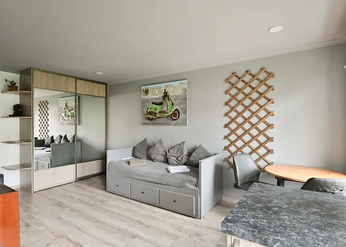Quiet Loft With Free Parking