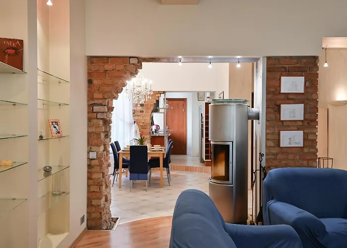 2-Bdrm Quiet Central Apartment