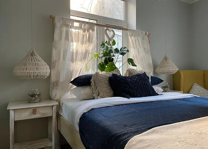 Pristine 1Br Apt In City Center W/ Patio And Parking