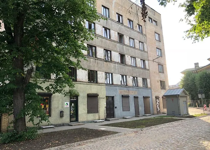 Riverside Embassy Apartment 2. Spacious/Free Parking
