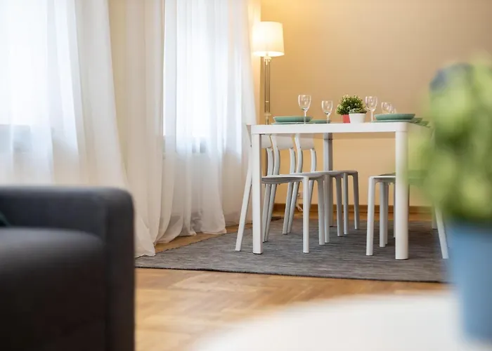 3 Storey Apartment W/Terrace
