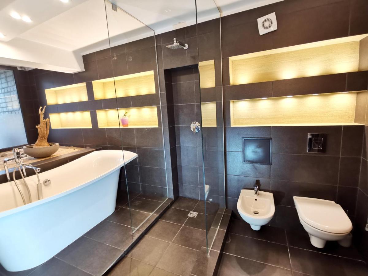 Korter Vesetas Two Bedroom Design *