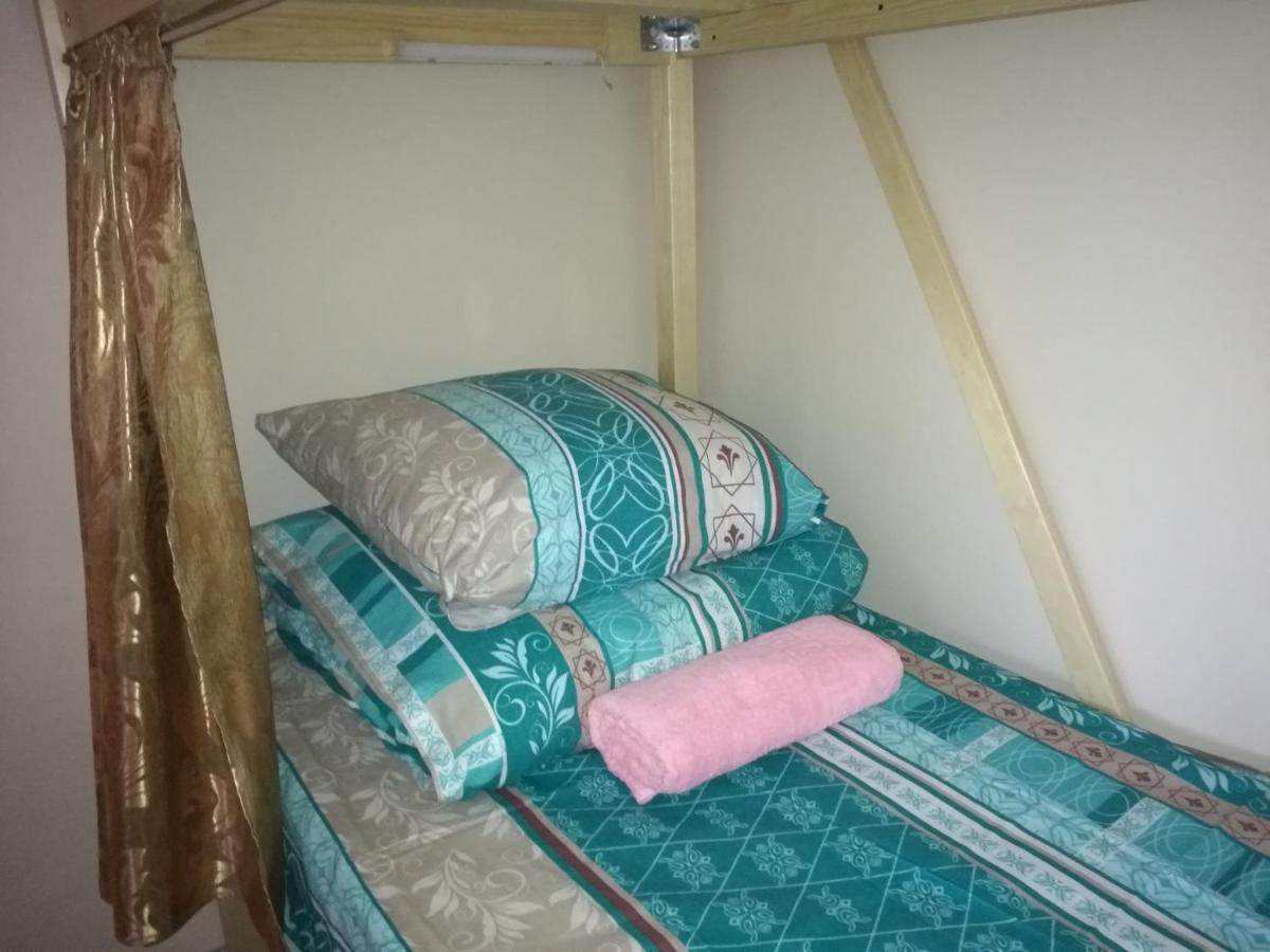 Maksian Hostel *