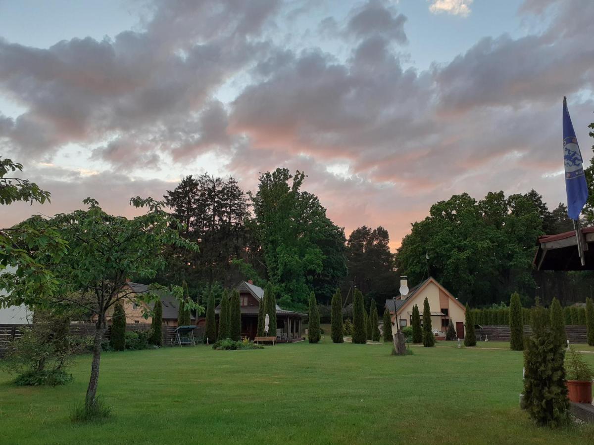 Forest Edge Lodge *