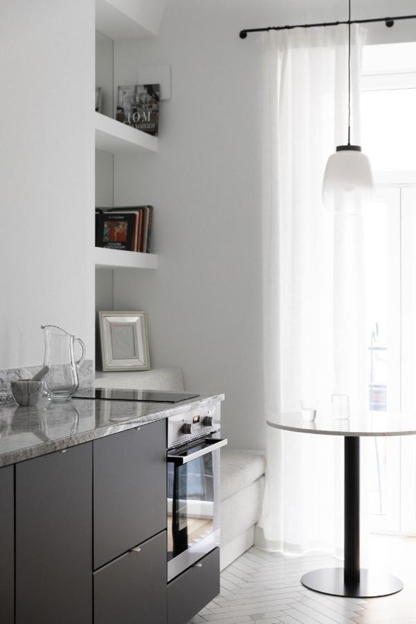 Miro French - Quiet Chic, Free Private Parking Huoneisto Riika