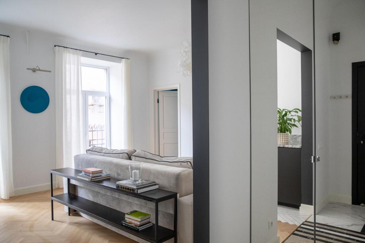 Miro French - Quiet Chic, Free Private Parking * Riika