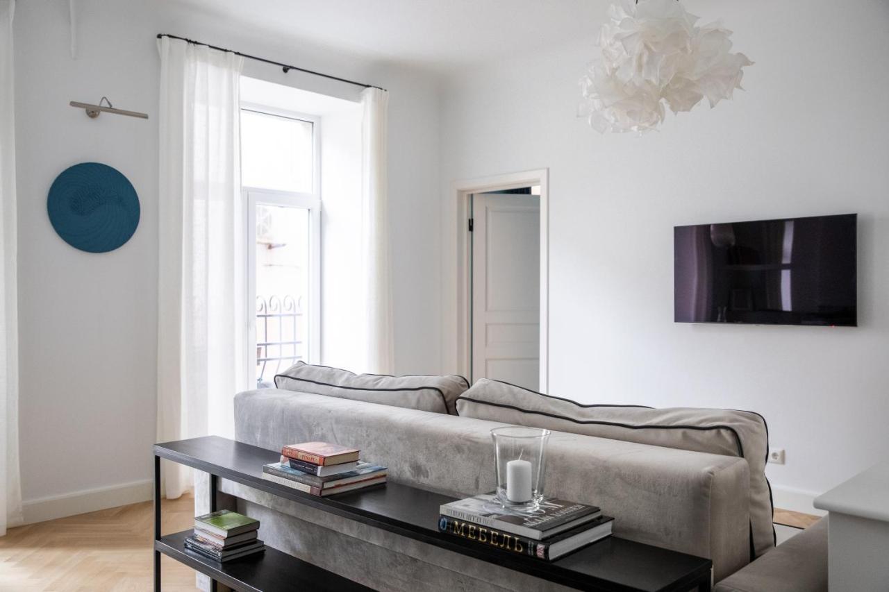 Huoneisto Miro French - Quiet Chic, Free Private Parking *