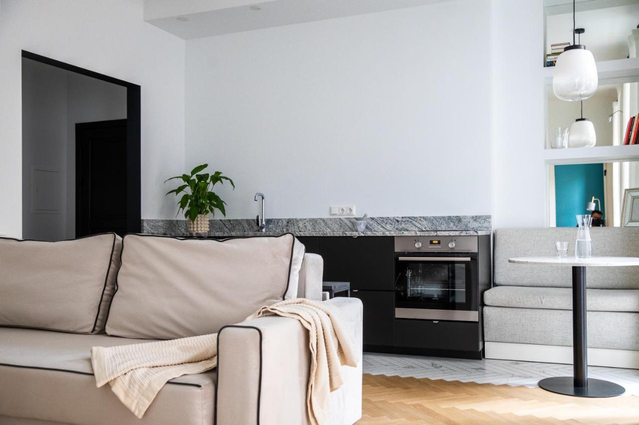 Miro French - Quiet Chic, Free Private Parking *