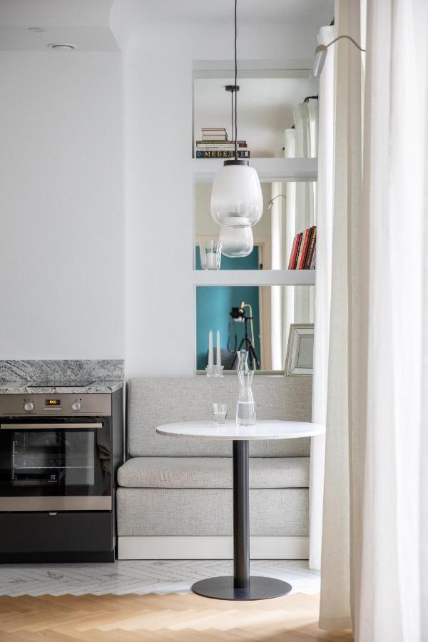 Miro French - Quiet Chic, Free Private Parking Riika