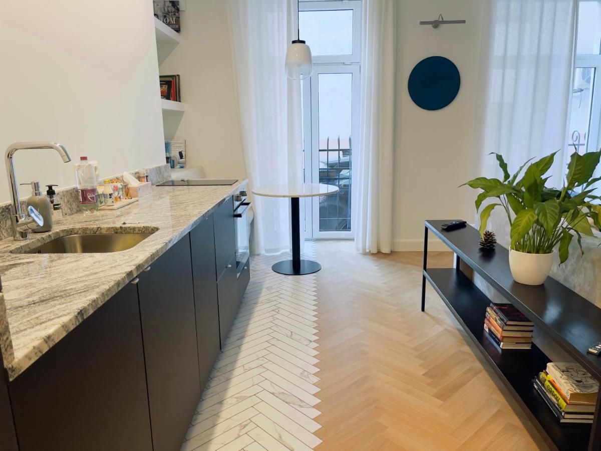 Miro French - Quiet Chic, Free Private Parking Huoneisto