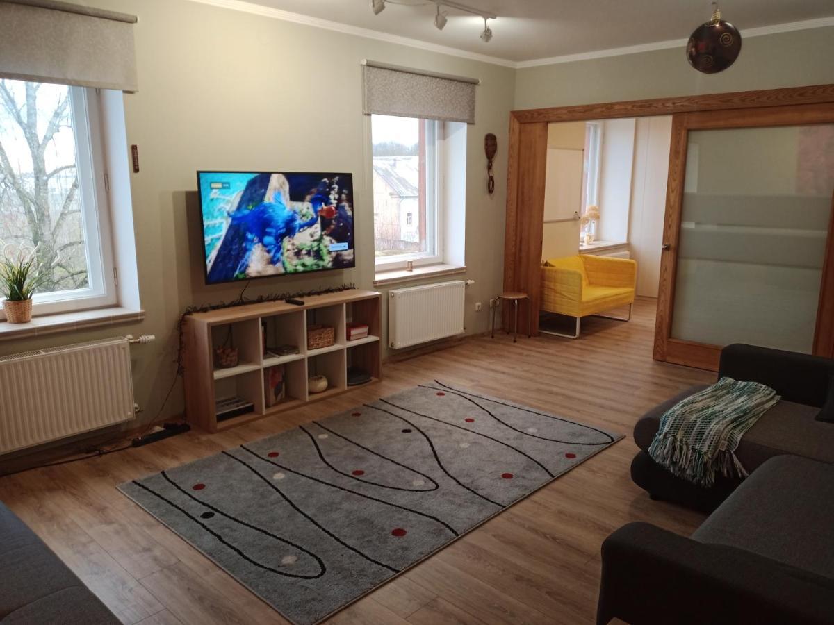 Family Or Group In Center Appartement