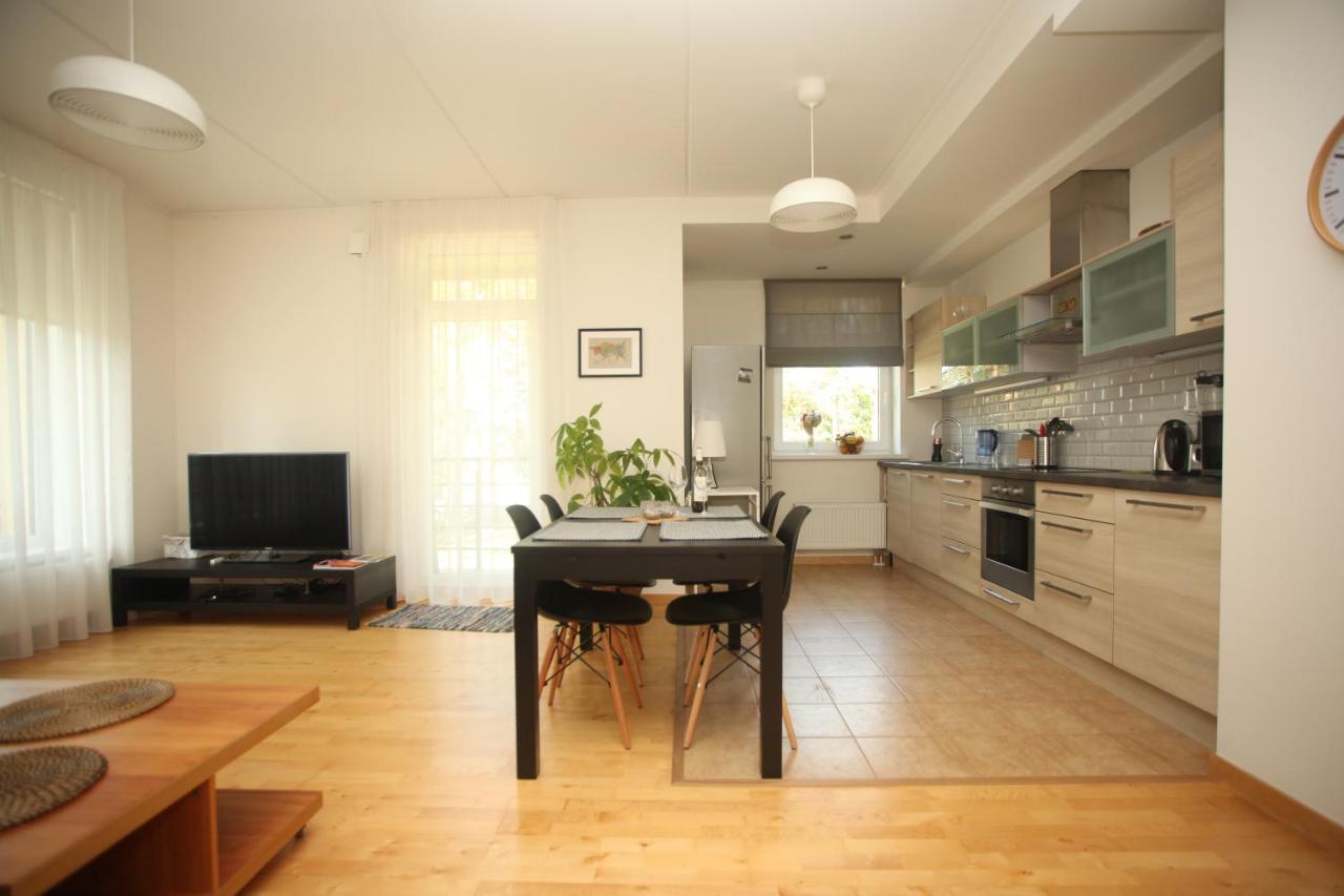 Cozy Kaivas, Free Parking, Self Check-in Apartment Riga