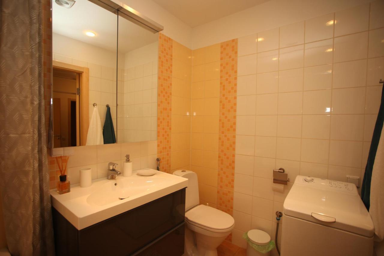 Cozy Kaivas, Free Parking, Self Check-in Apartment Riga