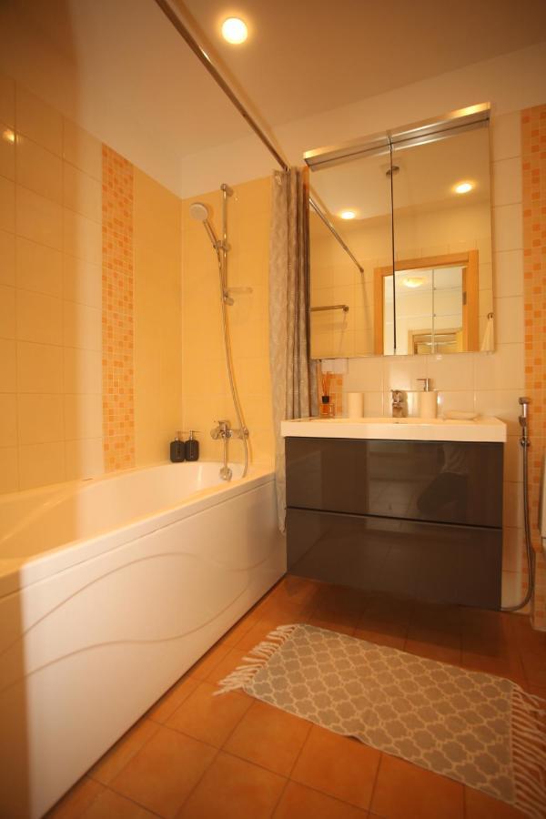 Apartment Cozy Kaivas, Free Parking, Self Check-in Riga