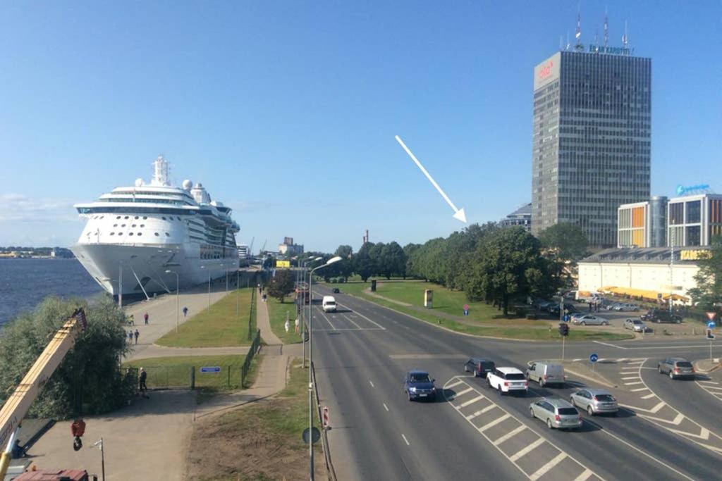 New Comfortable Nearby Promenade In 5 Minutes From Old Town Of Riga. Apartment *
