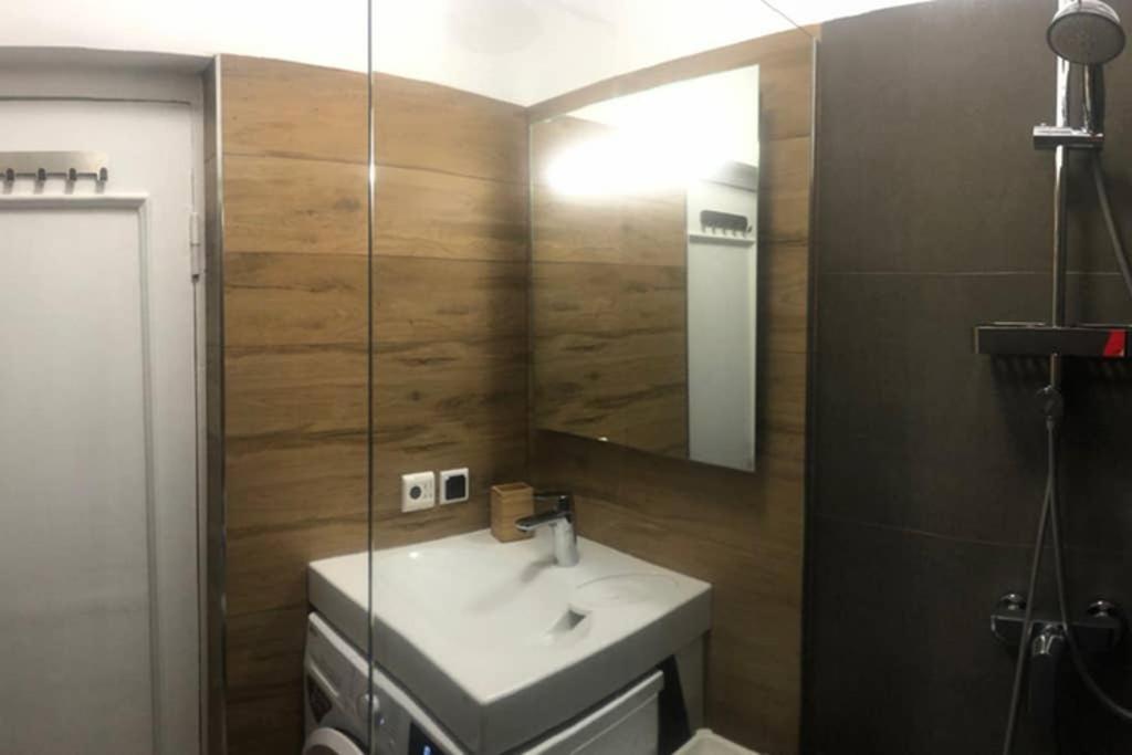 New Comfortable Nearby Promenade In 5 Minutes From Old Town Of Riga.