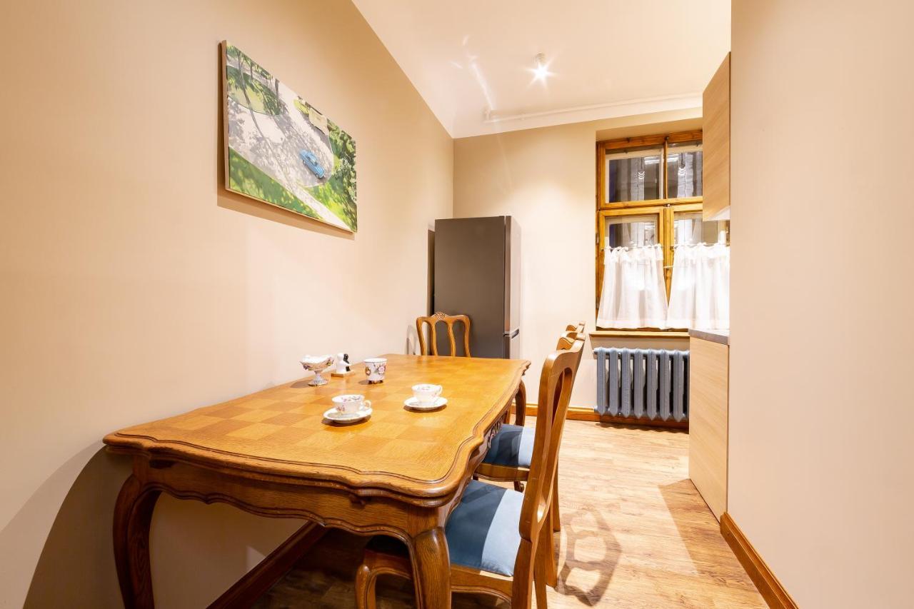 Ancient Storie's Ap 65sqm Renovated Free Parking Apartment Riga