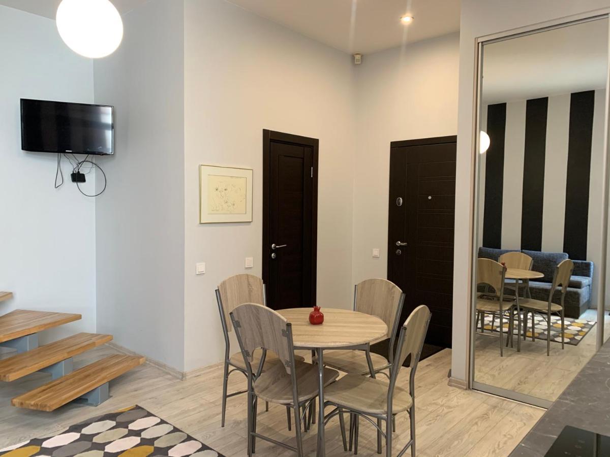 Modern-style Flat 2 *