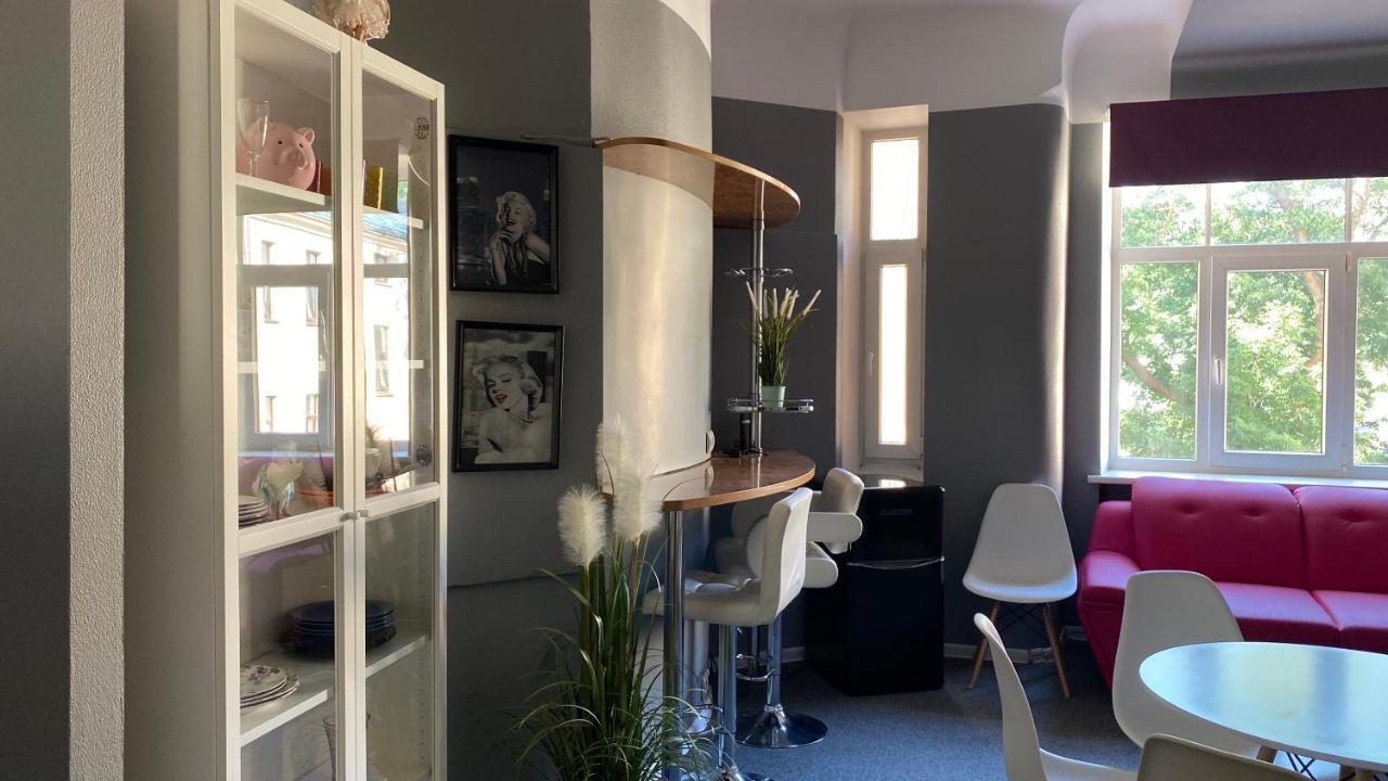 Urban Apartment *