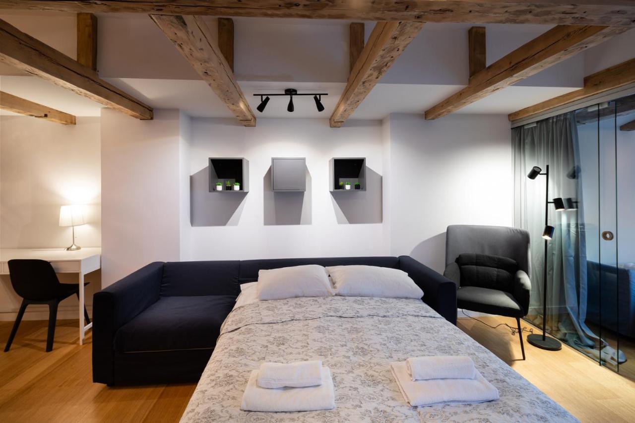 Merkela Loft Beside Vermanes Park Huoneisto