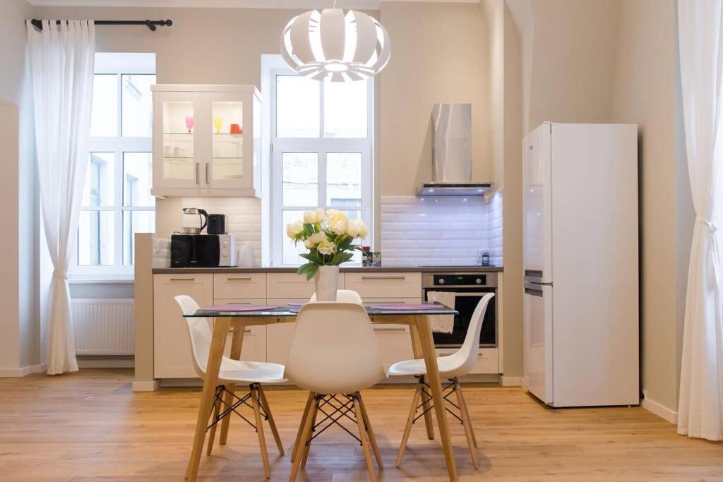 Apartment Modern & Spacious 80m2 In Old Town