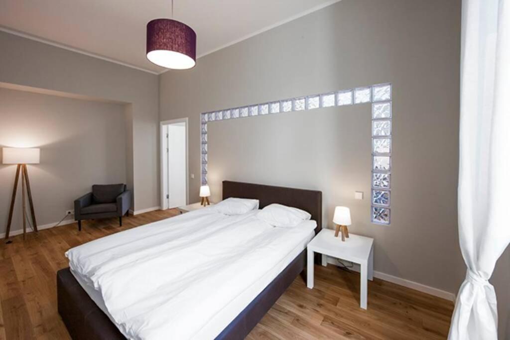 Modern & Spacious 80m2 In Old Town