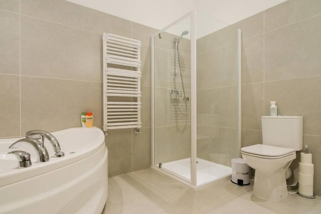 Modern & Spacious 80m2 In Old Town * Riga