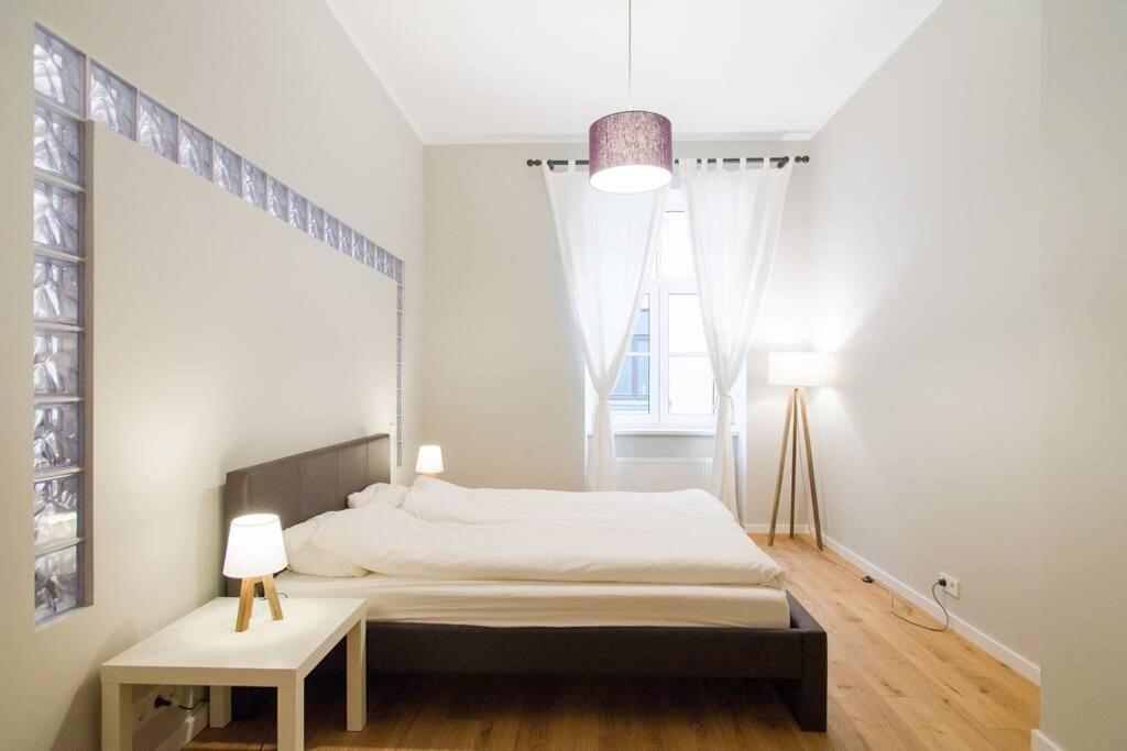 Modern & Spacious 80m2 In Old Town Apartment