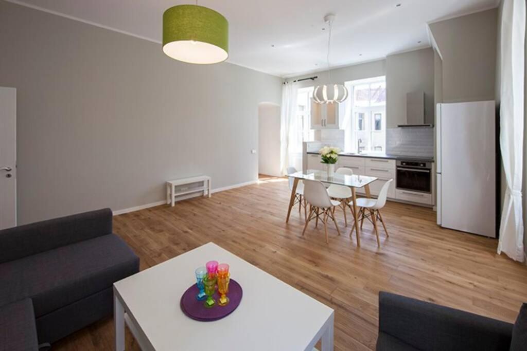 Apartment Modern & Spacious 80m2 In Old Town *