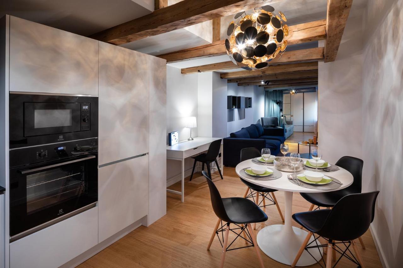 Huoneisto Merkela Loft Beside Vermanes Park Riika
