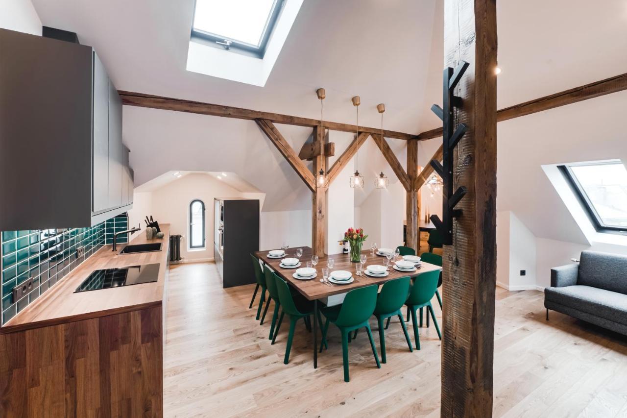 Big Design - Sleeps 12 - Location