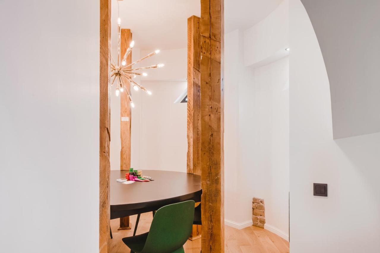 Big Design - Sleeps 12 - Location
