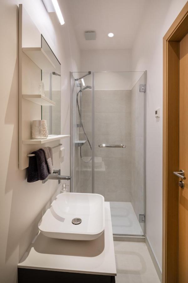 Modern Design In Center Butas *