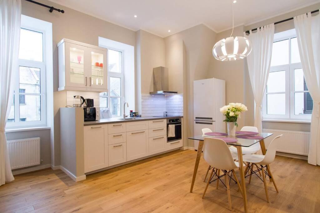 Apartment Modern & Spacious 80m2 In Old Town Riga