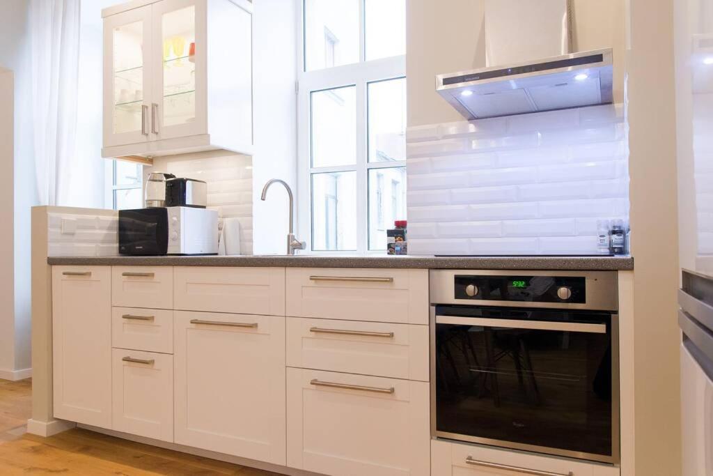 Modern & Spacious 80m2 In Old Town Apartment Riga