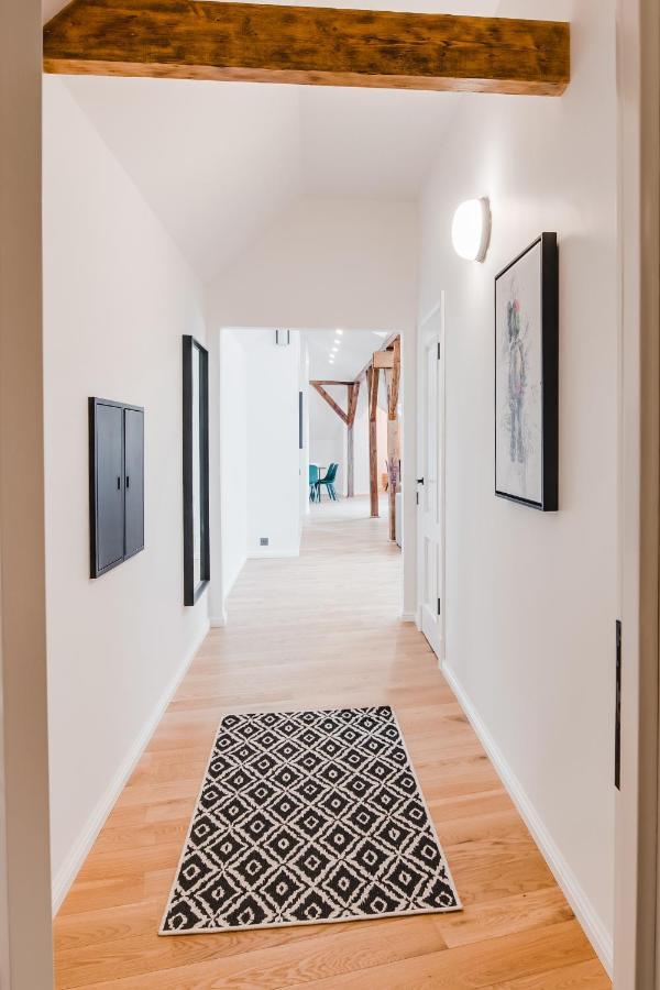 Big Design - Sleeps 12 - Location Apartment