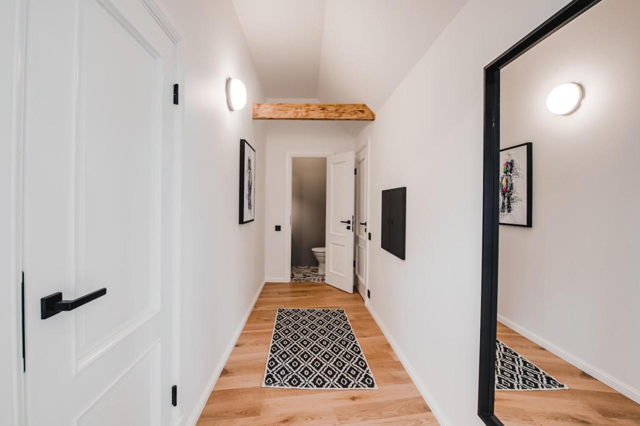 Big Design - Sleeps 12 - Location *