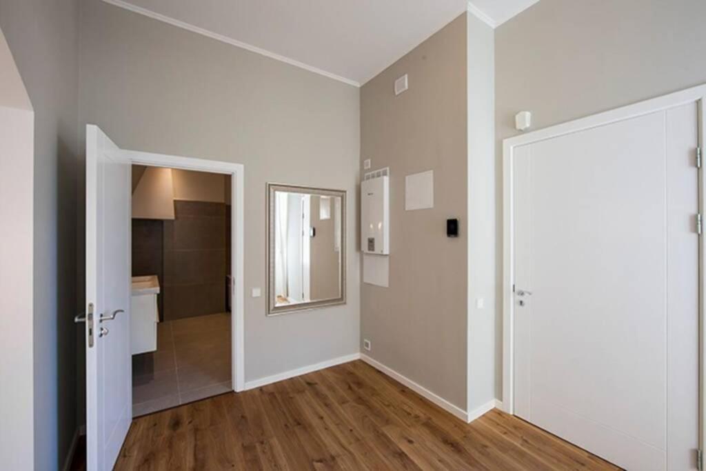 Modern & Spacious 80m2 In Old Town Apartment *