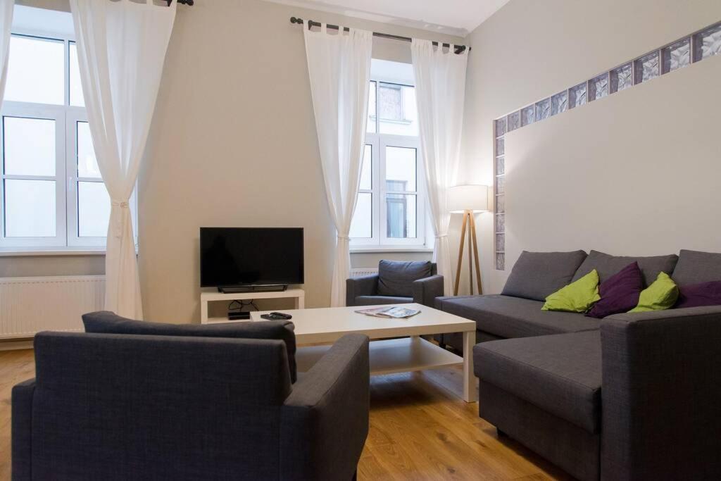 Modern & Spacious 80m2 In Old Town *