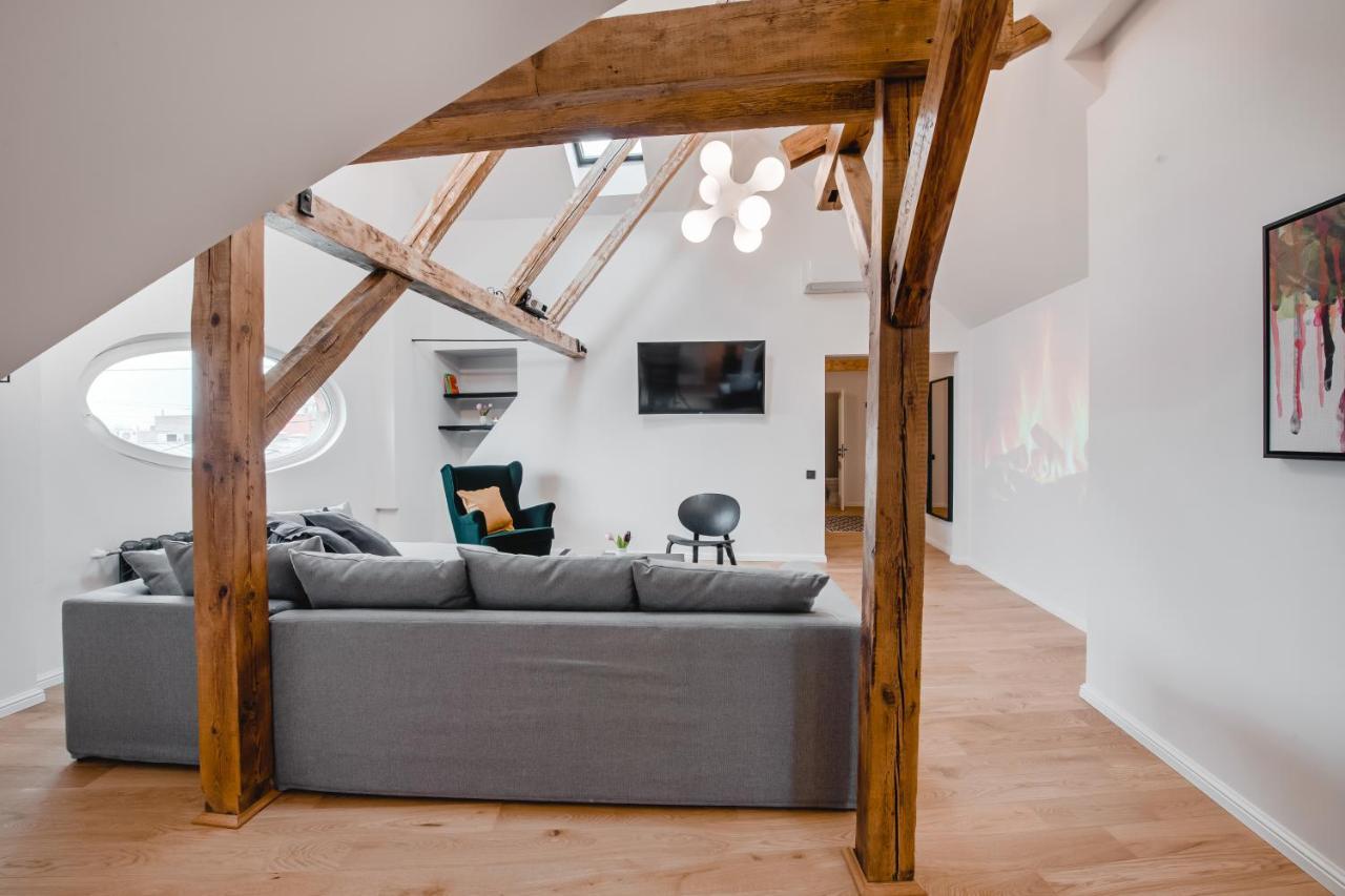 Big Design - Sleeps 12 - Location Riga