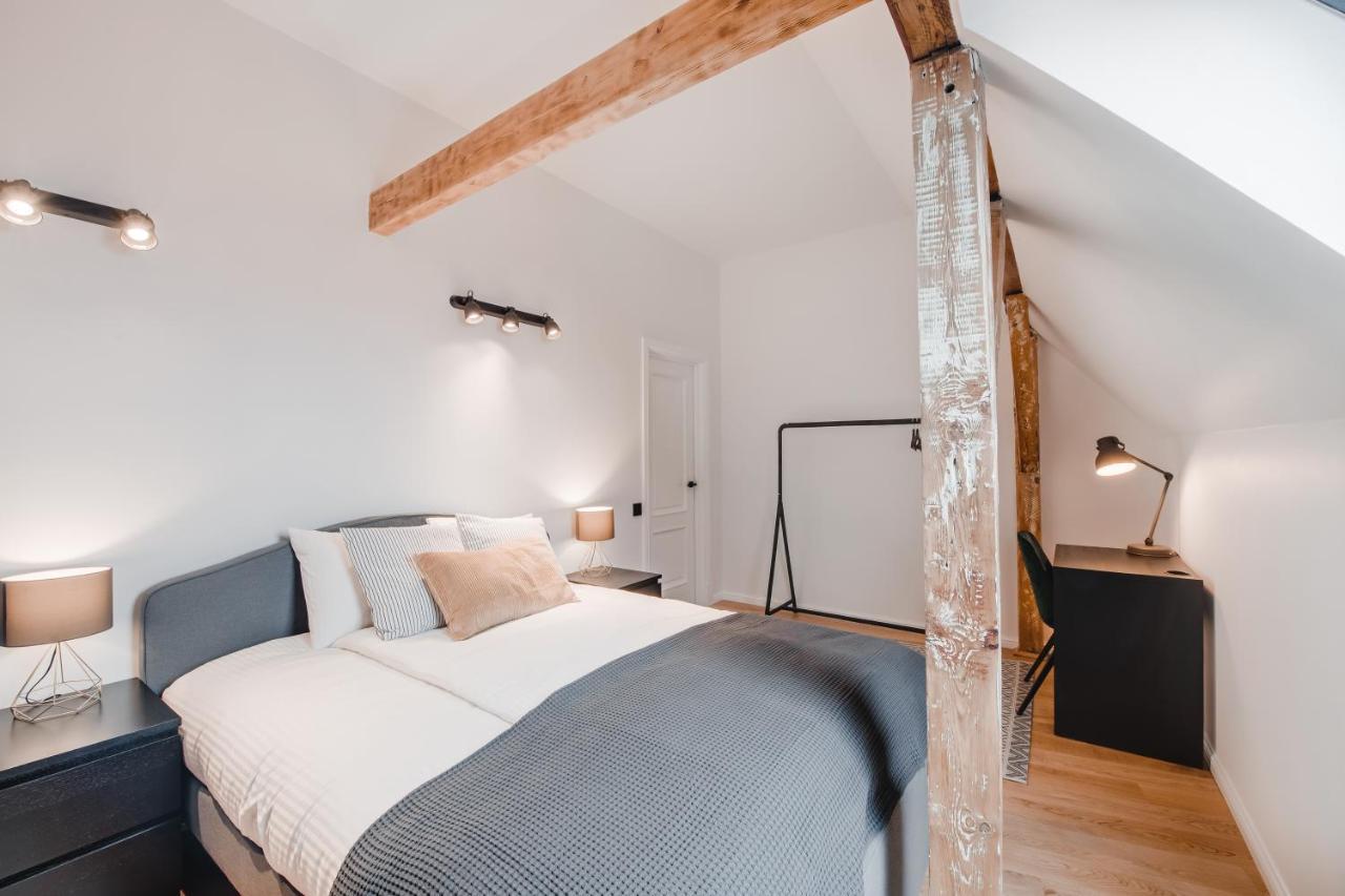 Big Design - Sleeps 12 - Location *