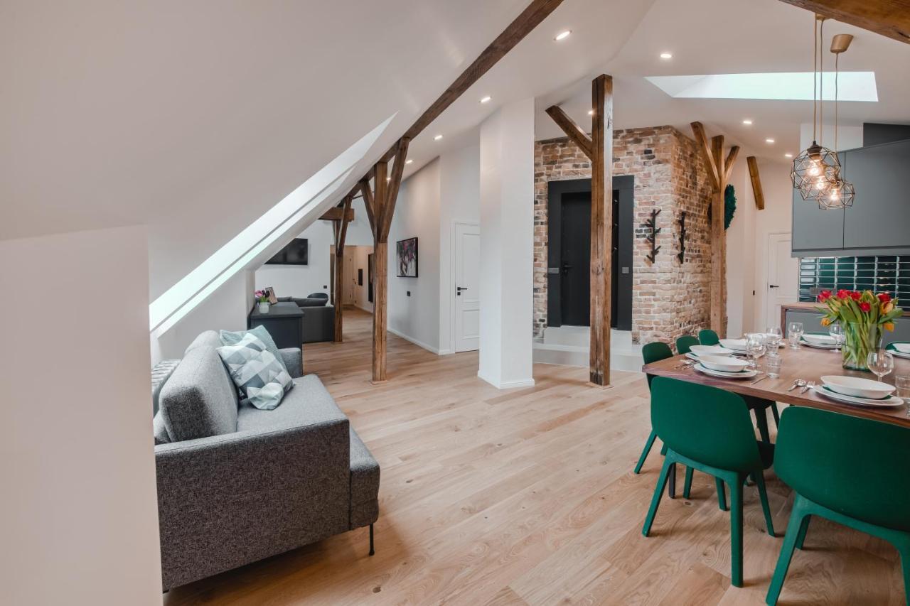 Big Design - Sleeps 12 - Location Apartment Riga